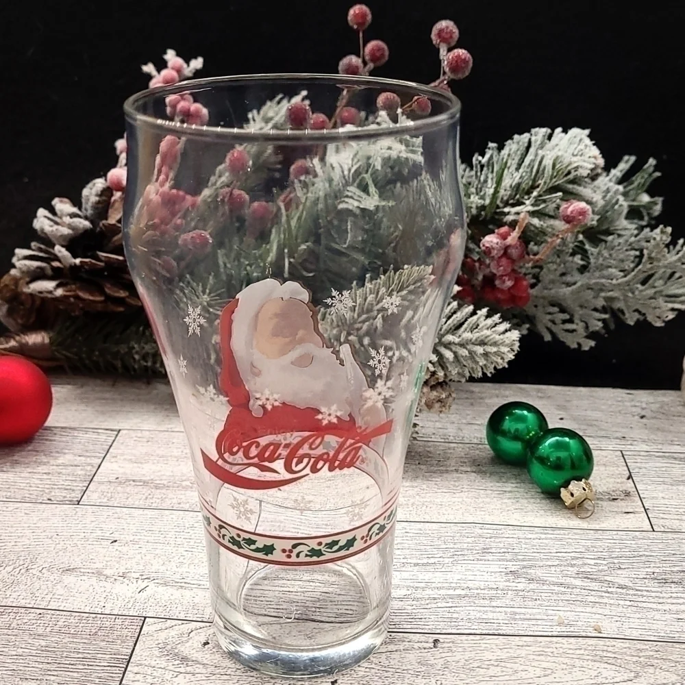 🎈4/$25 Vintage coca cola Holly berry Santa glass - Picture 3 of 5